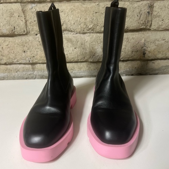 Givenchy Slip on Squared Chelsea ankle boots. - Picture 2 of 8